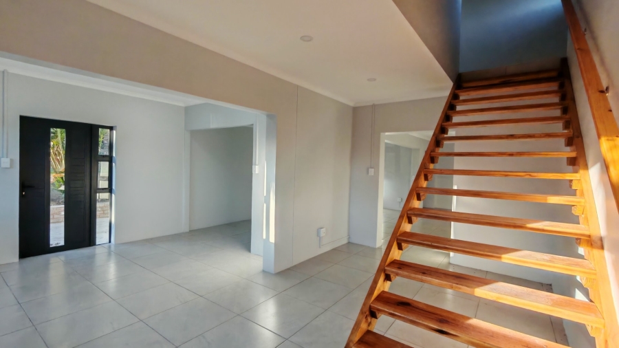 5 Bedroom Property for Sale in Fraaiuitsig Western Cape